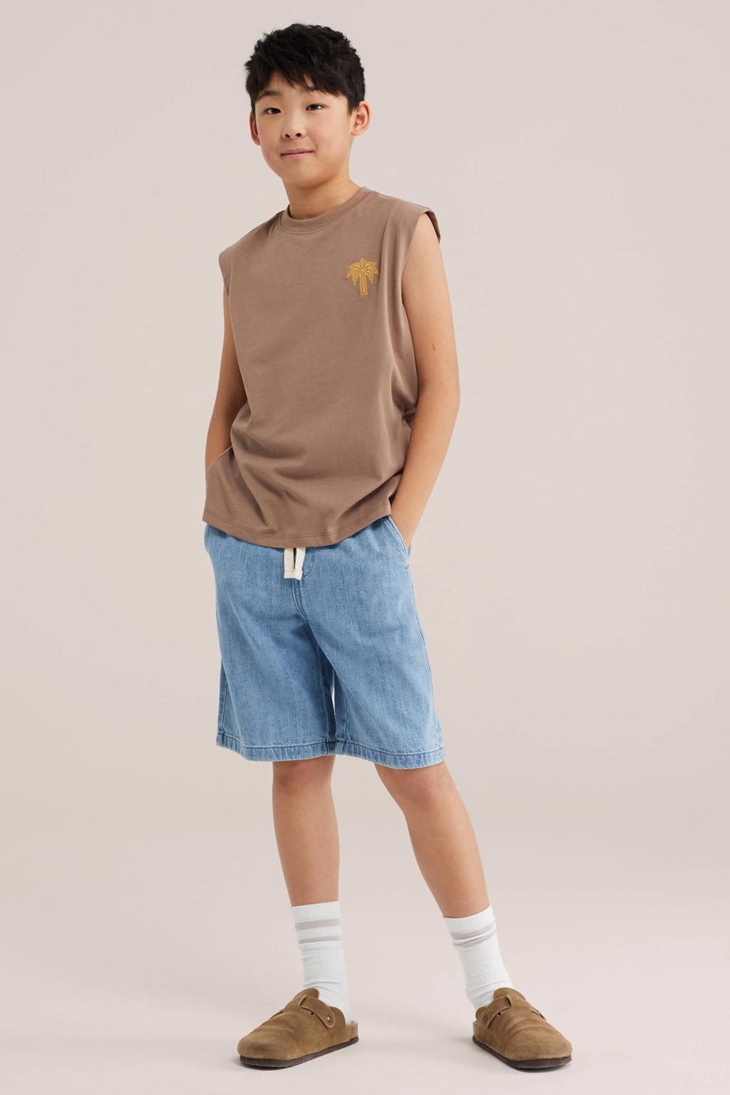 Lichtbruine jongens WE Fashion tanktop van katoen met backprint en ronde hals