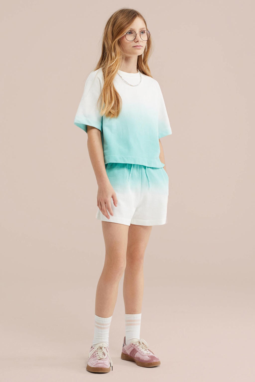 Turquoise en witte meisjes WE Fashion sweater met dip-dye effect, korte mouwen en ronde hals