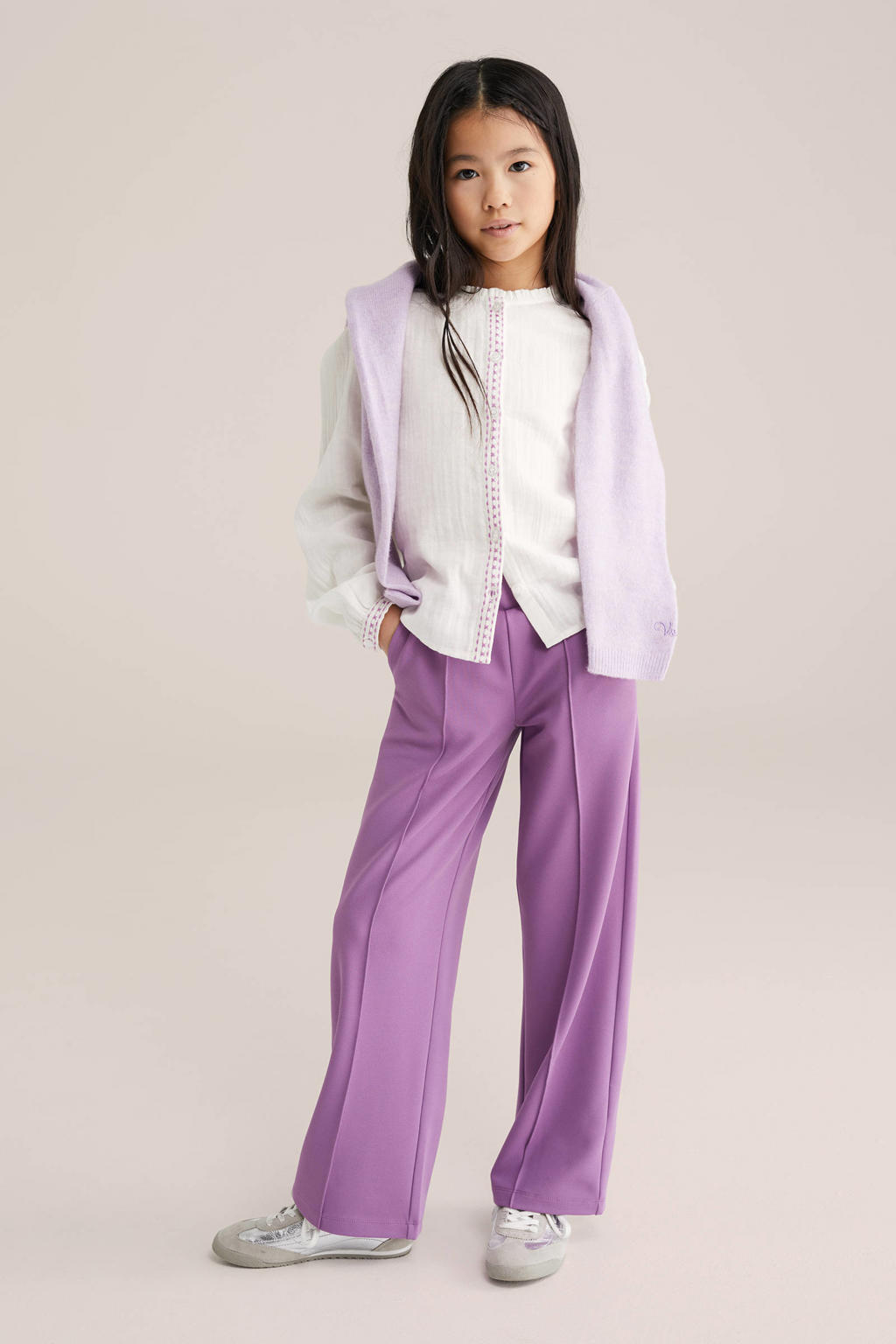 Paarse meisjes WE Fashion loose casual broek van polyester met elastische tailleband en effen