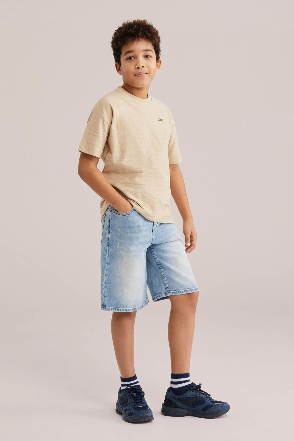 Zandkleurige jongens WE Fashion T-shirt van katoen met effen, korte mouwen, ronde hals en textuur