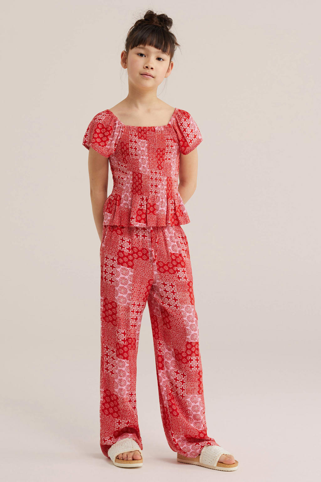 Rood en roze meisjes WE Fashion straight high waist casual broek van viscose met elastische tailleband met koord