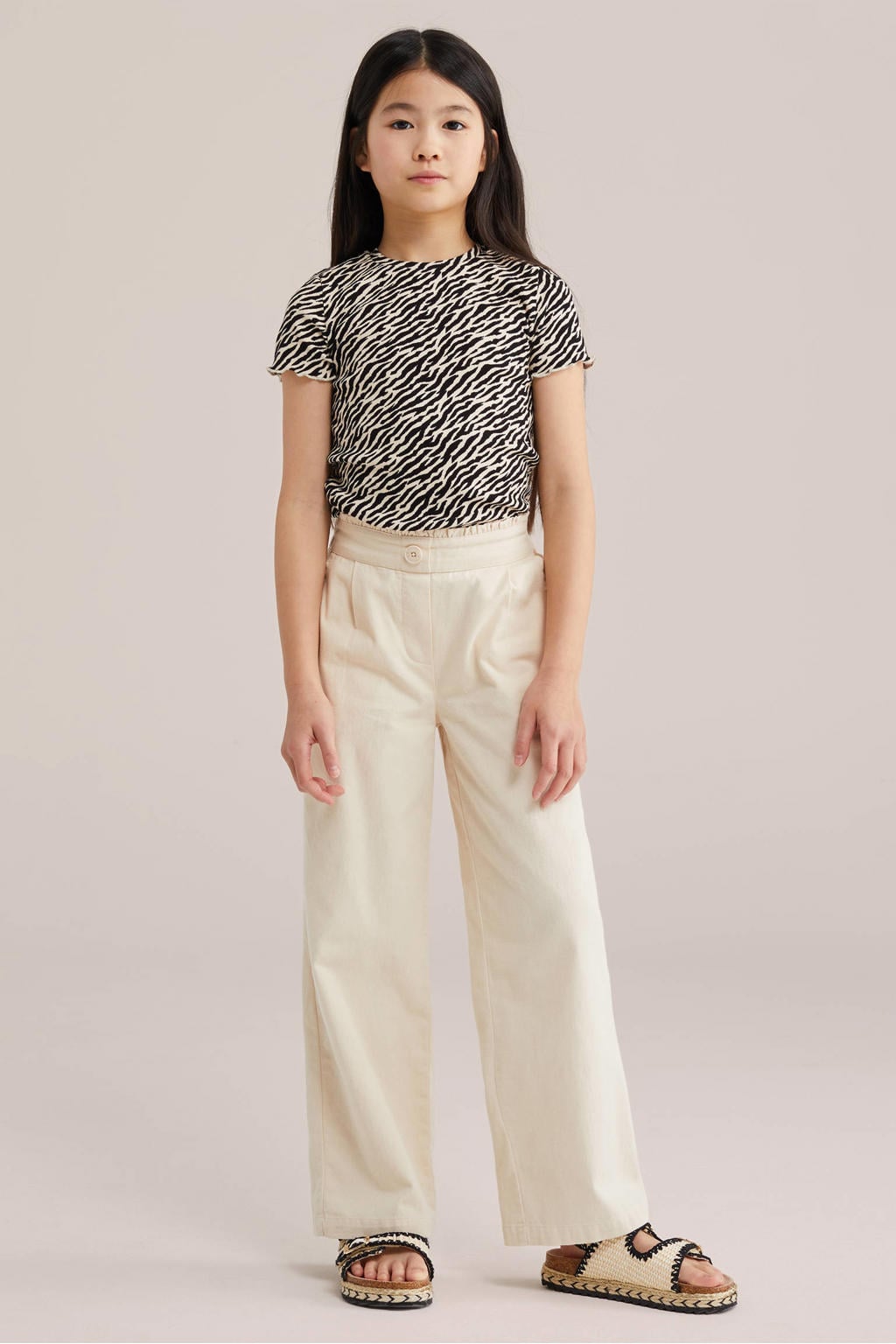 Beige en zwarte meisjes WE Fashion T-shirt van stretchkatoen met korte mouwen en ronde hals