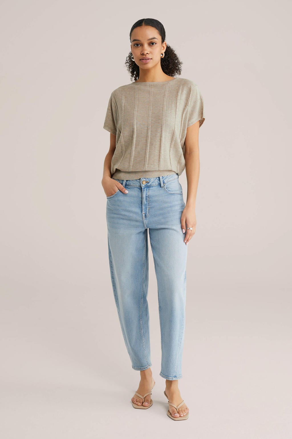 Beige dames WE Fashion top gebreid van polyester met effen, korte mouwen en boothals