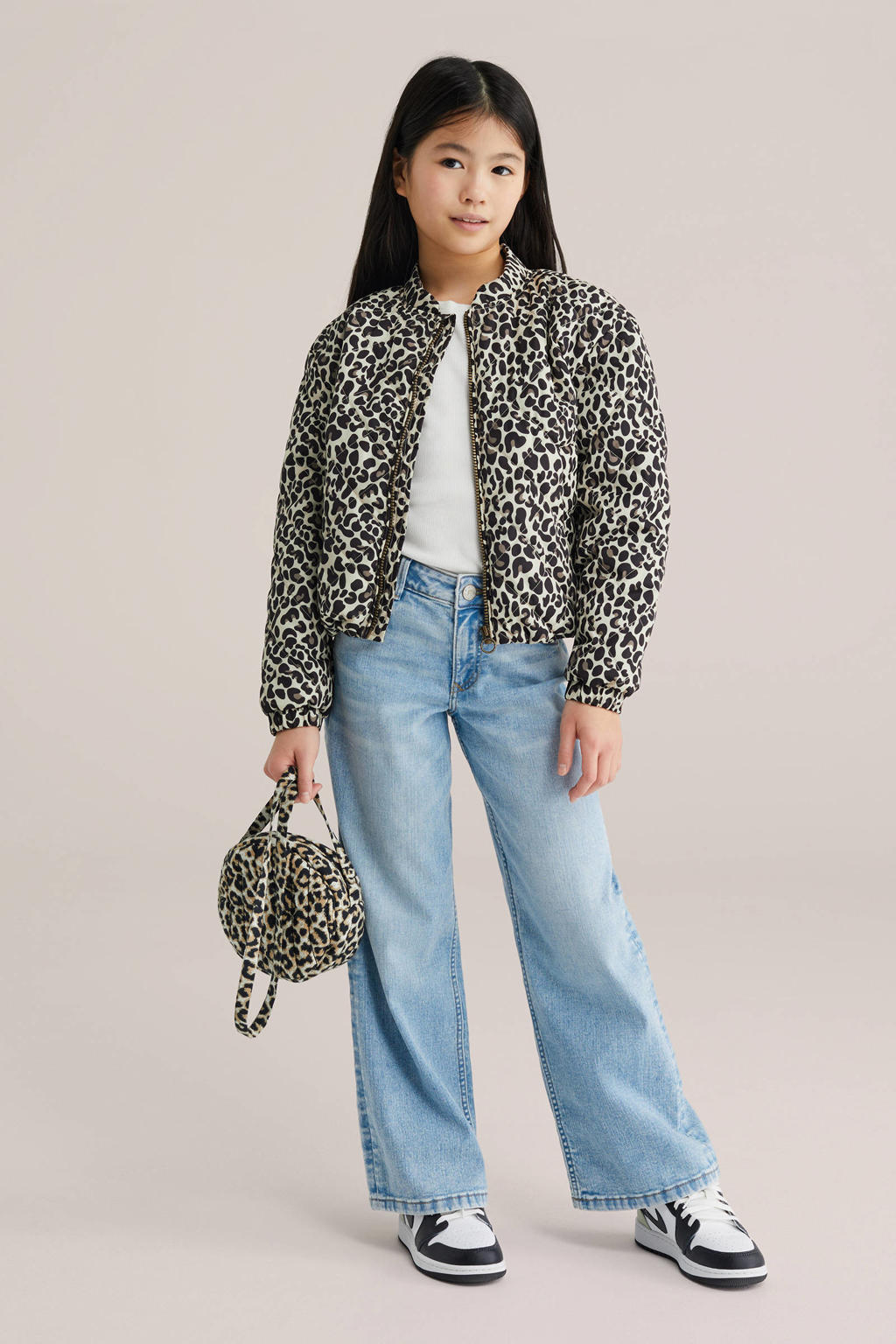 Beige meisjes WE Fashion bomberjack van polyester met dierenprint, lange mouwen, ronde hals, ritssluiting en doorgestikte details