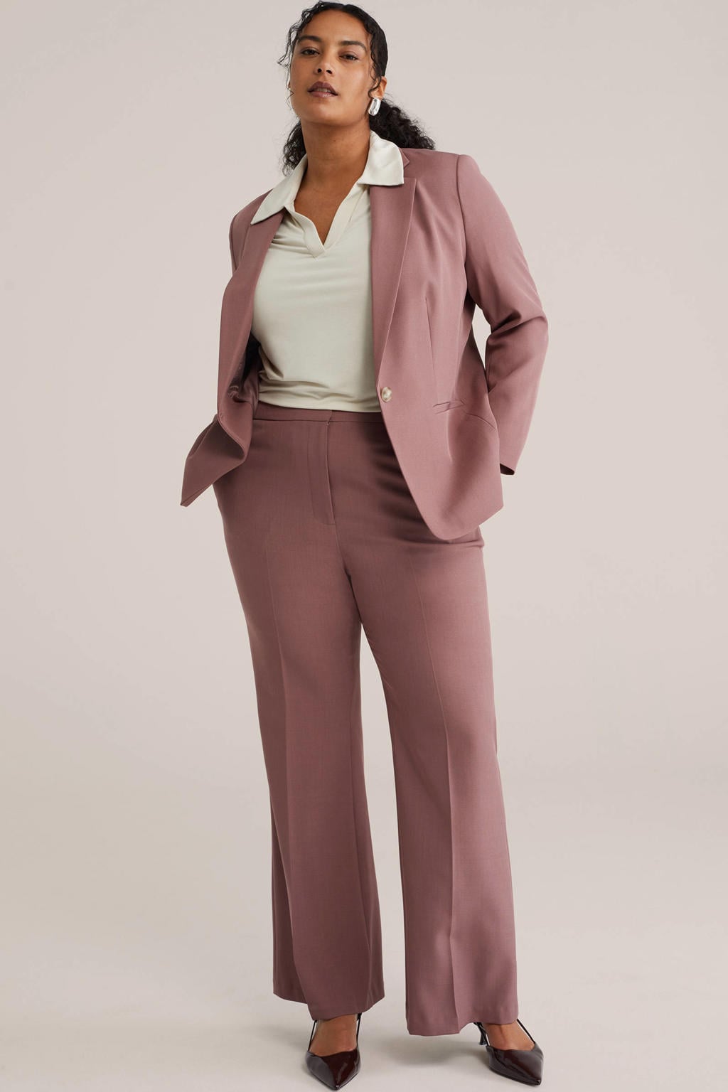 Oudroze dames WE Fashion flared regular waist pantalon van polyester met knoopsluiting en effen