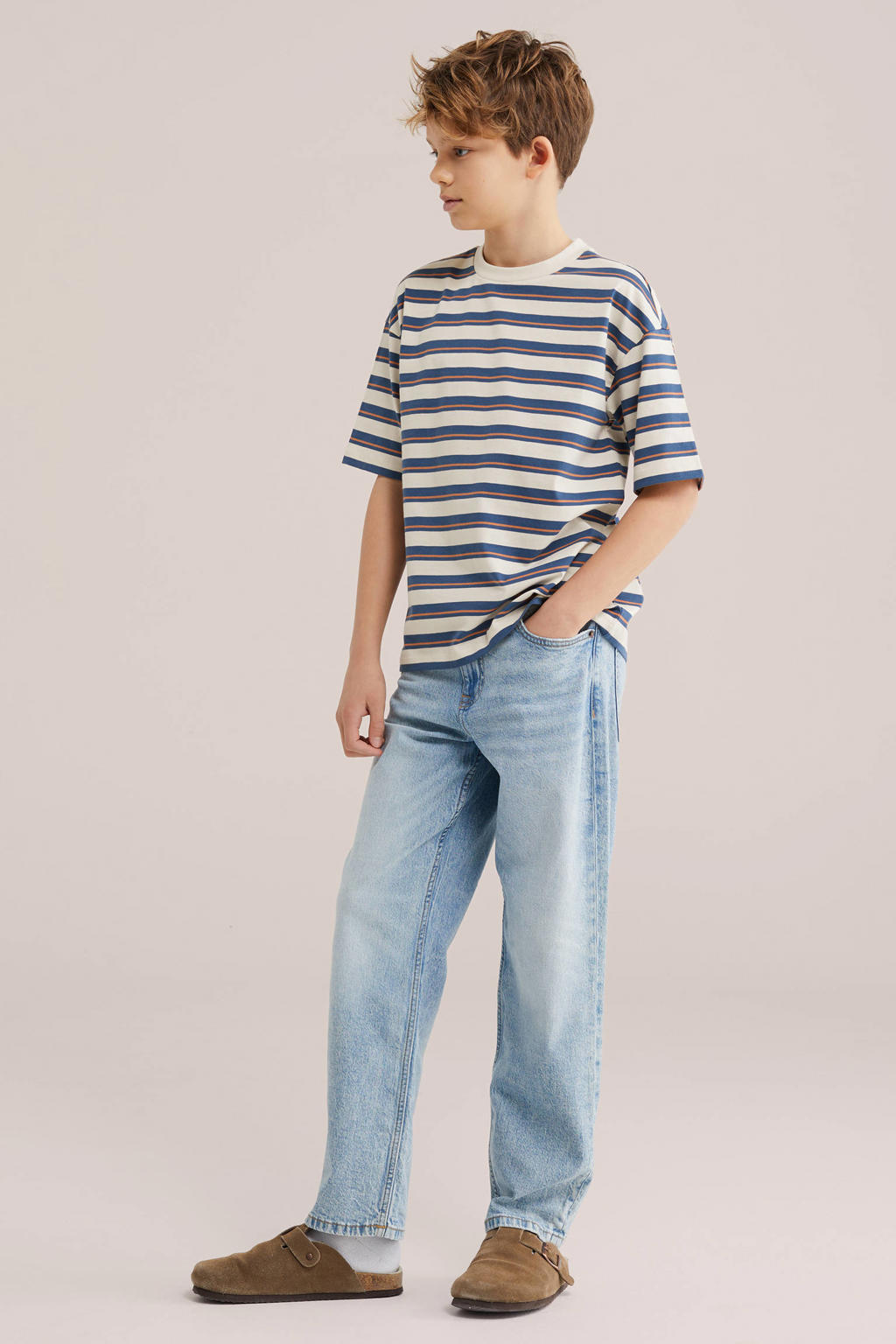 Donkerblauw, ecru en rode jongens WE Fashion gestreepte T-shirt van katoen met korte mouwen en ronde hals