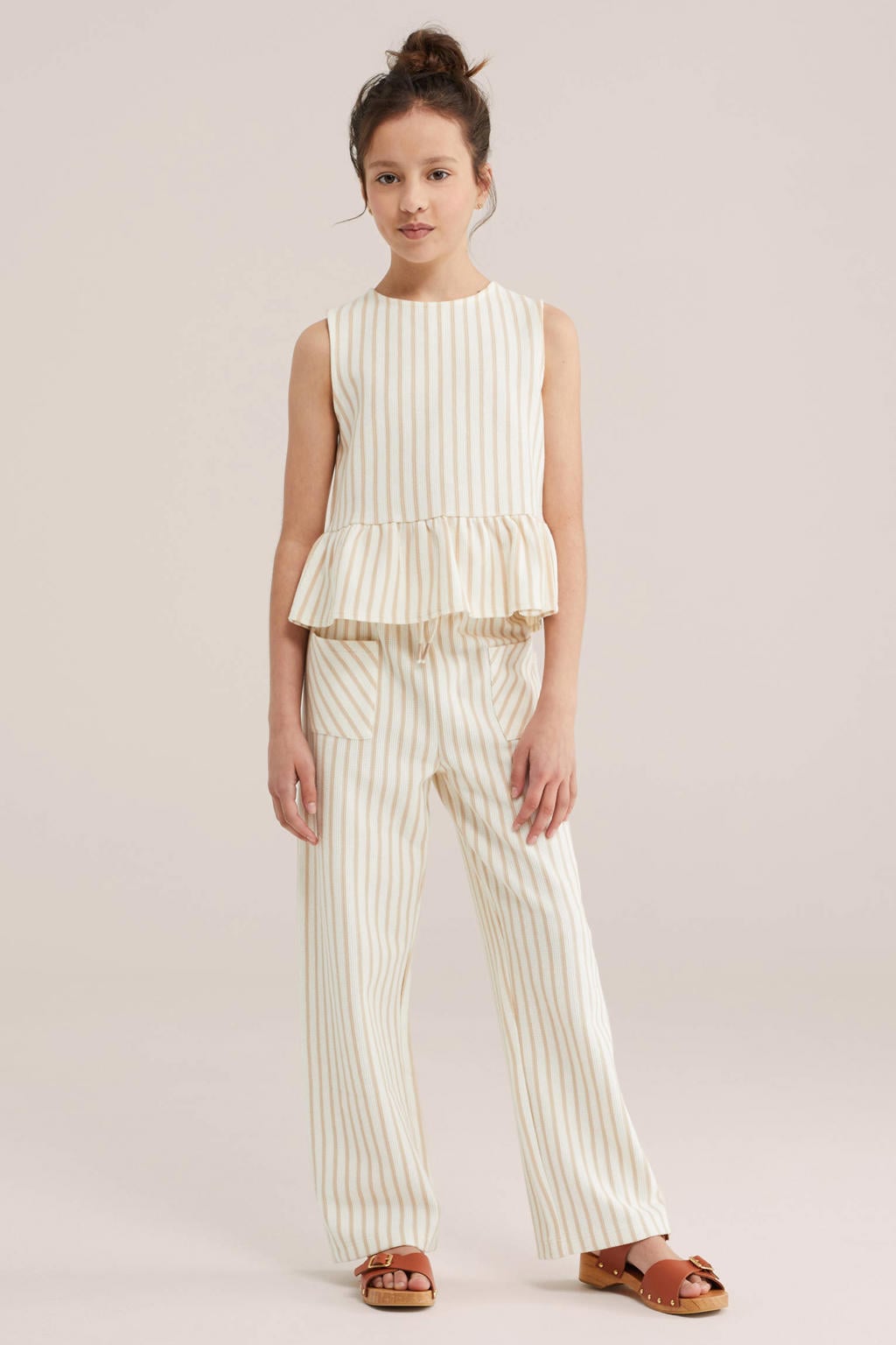 Zand en witte meisjes WE Fashion gestreepte mouwloze top rib gebreid met ronde hals