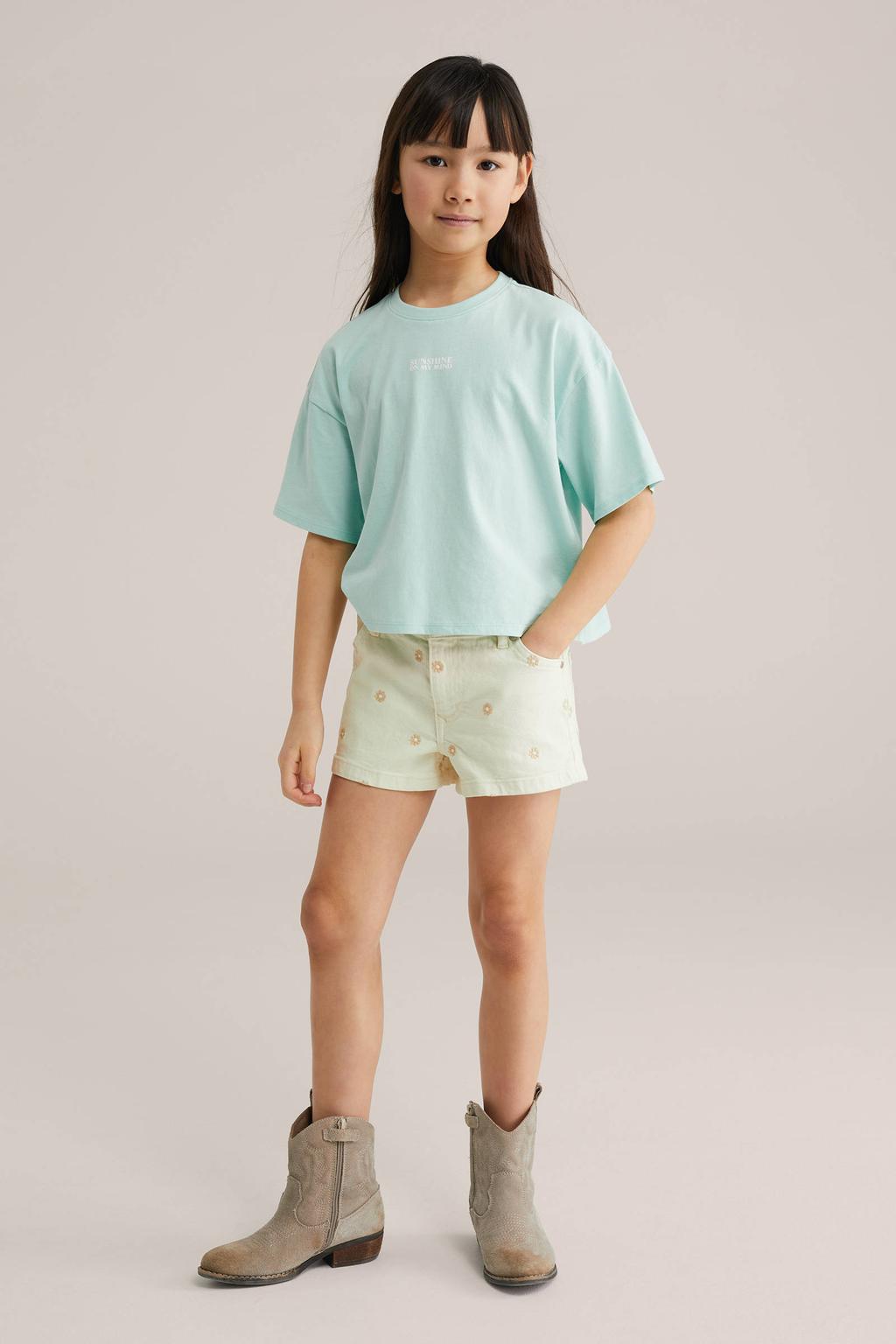 Ecru en lichtgele meisjes WE Fashion Blue Ridge straight gebloemde short van katoen met rits- en knoopsluiting