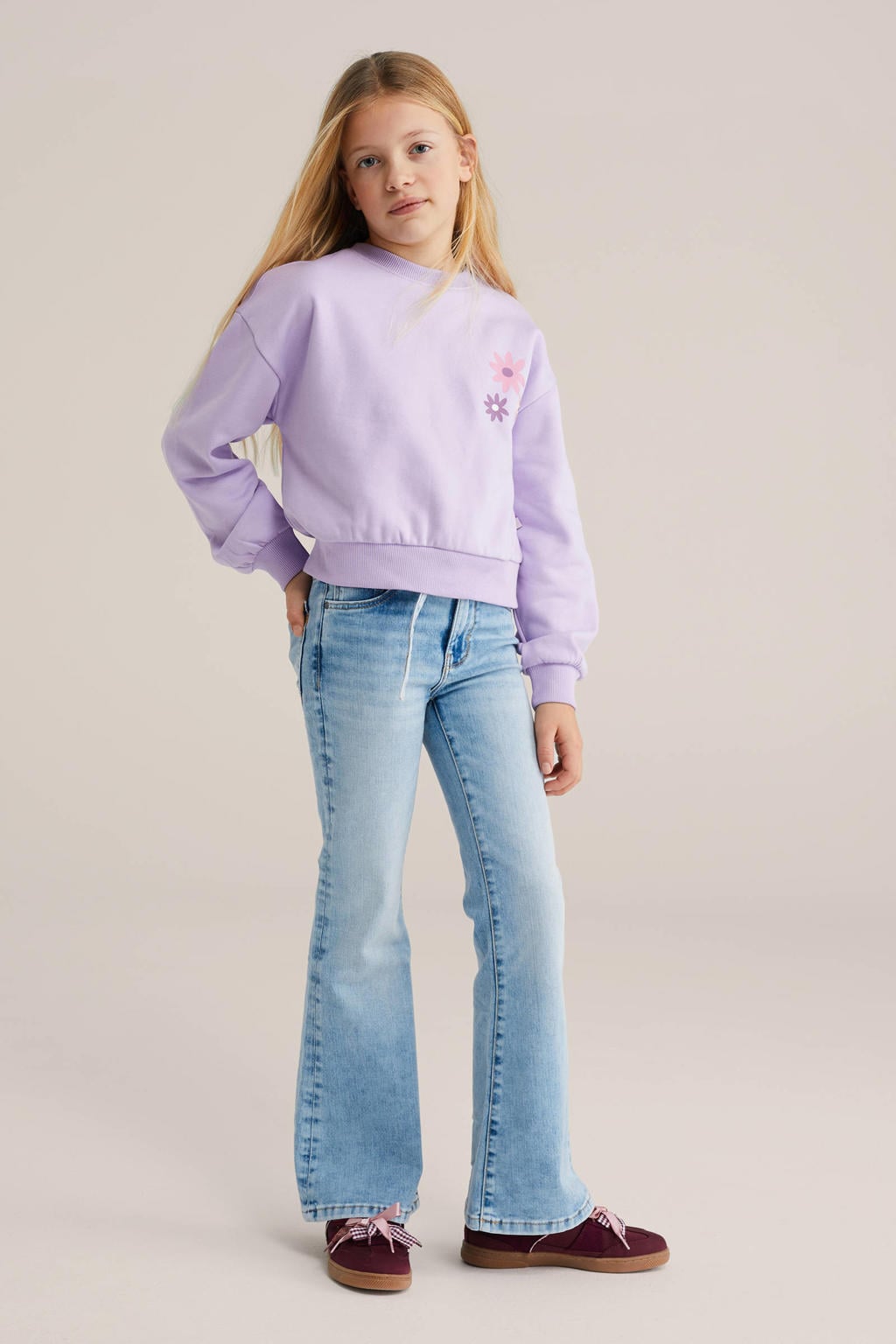 Light blue denim meisjes WE Fashion Blue Ridge high waist flared jeans van denim met rits- en knoopsluiting en effen