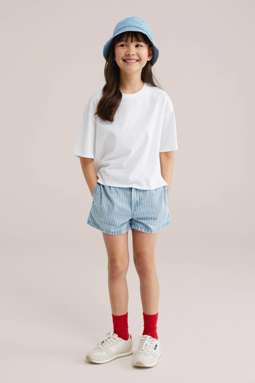 Light blue denim meisjes WE Fashion Blue Ridge straight gestreepte short van denim met rits- en knoopsluiting
