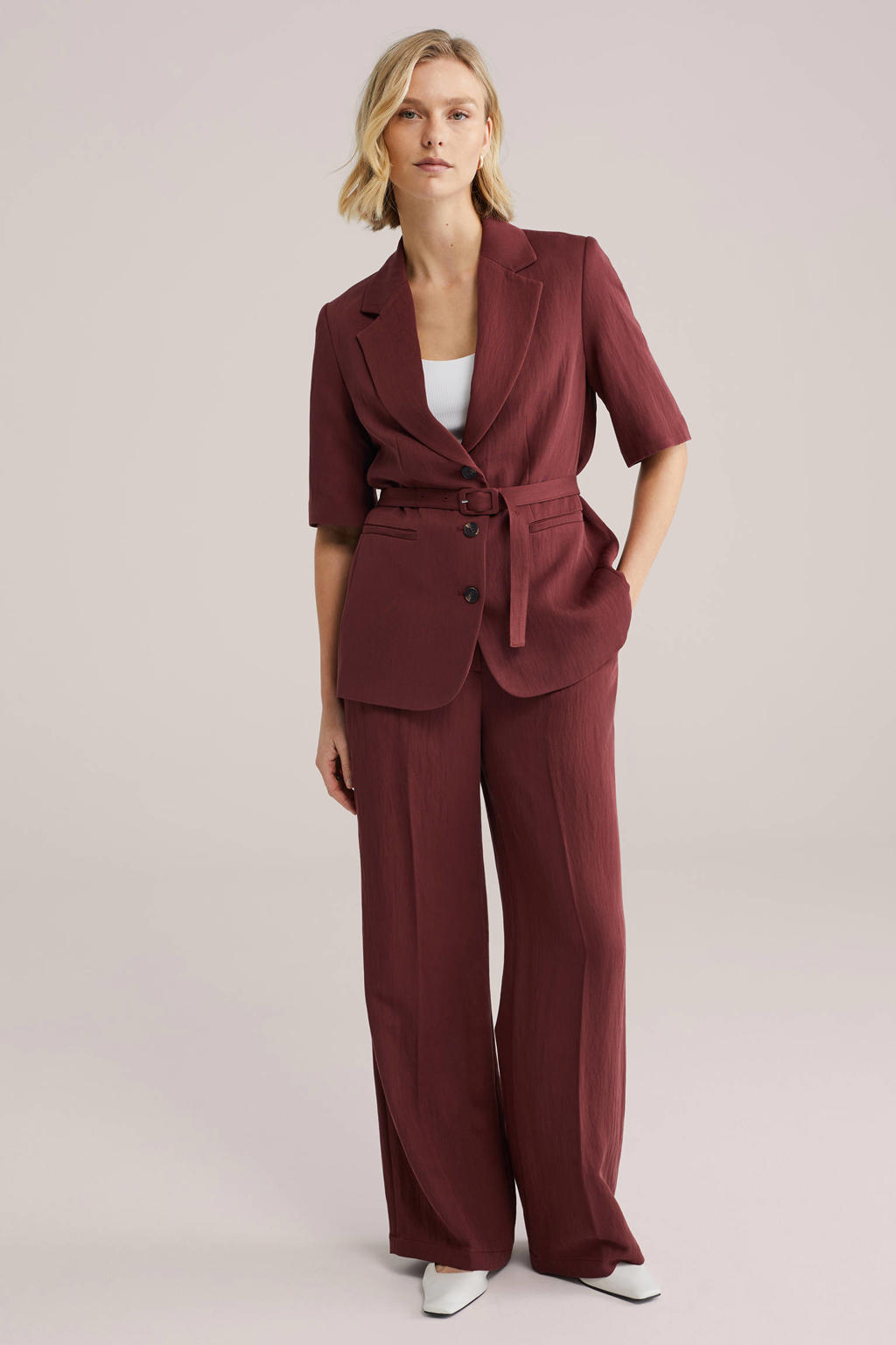 Donkerrode dames WE Fashion wide leg regular waist pantalon van viscose met rits- en haaksluiting en effen
