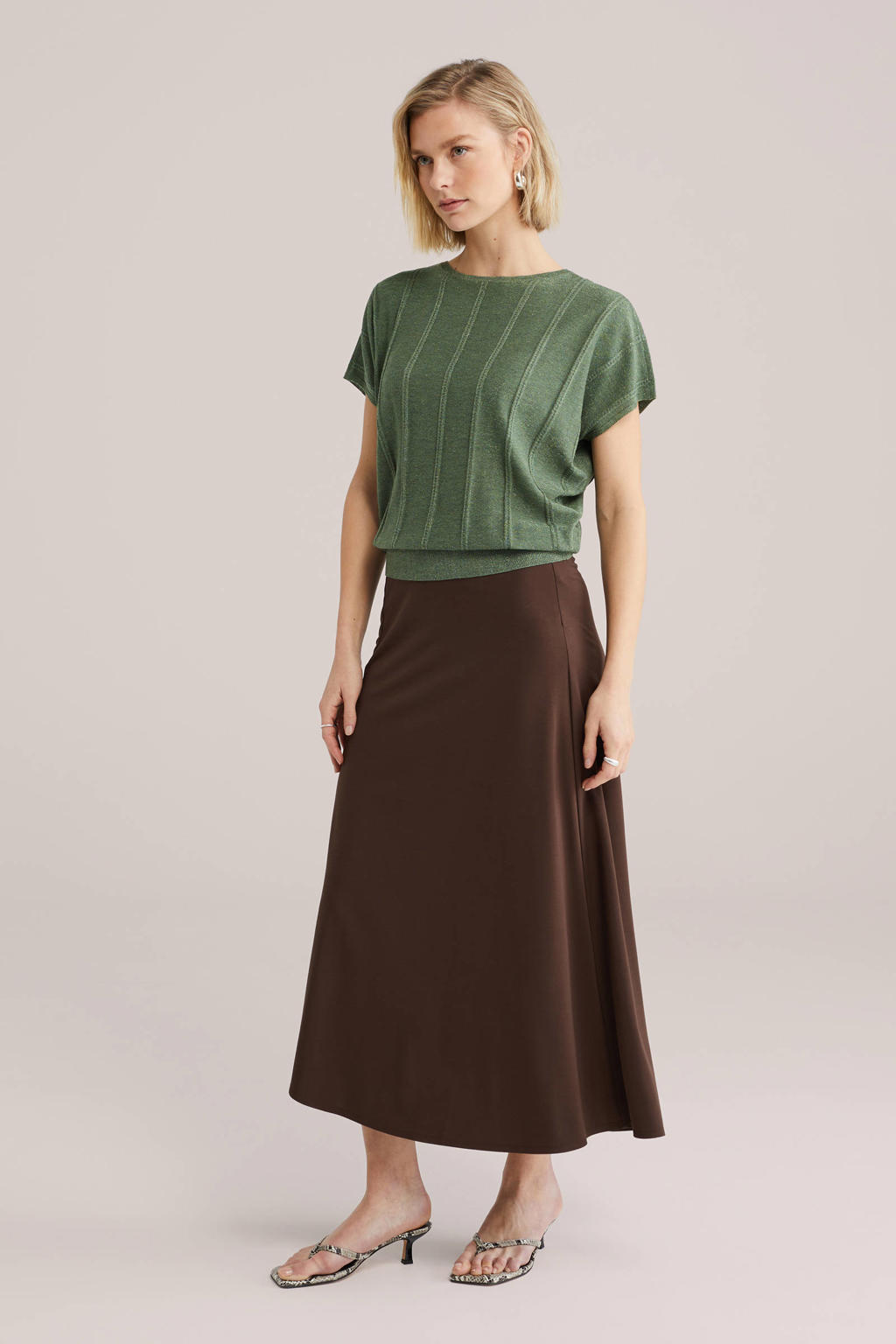 Olijfgroene dames WE Fashion top gebreid van polyester met effen, korte mouwen en boothals
