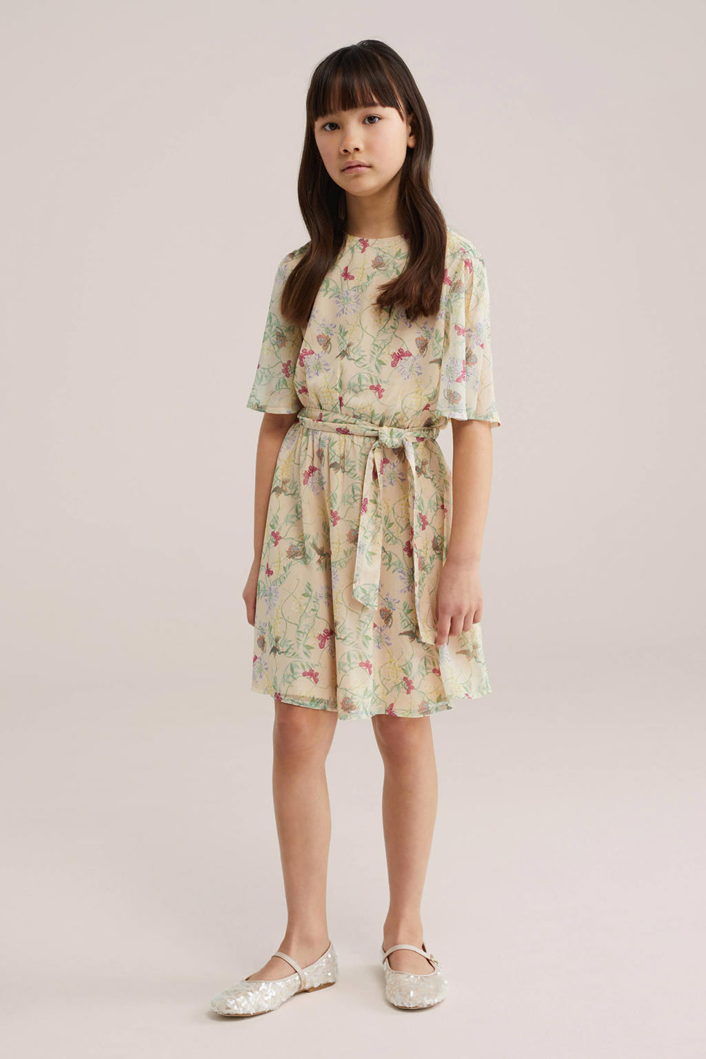 Beige meisjes WE Fashion zomerjurk van polyester met korte mouwen, ronde hals, knoopsluiting en ceintuur