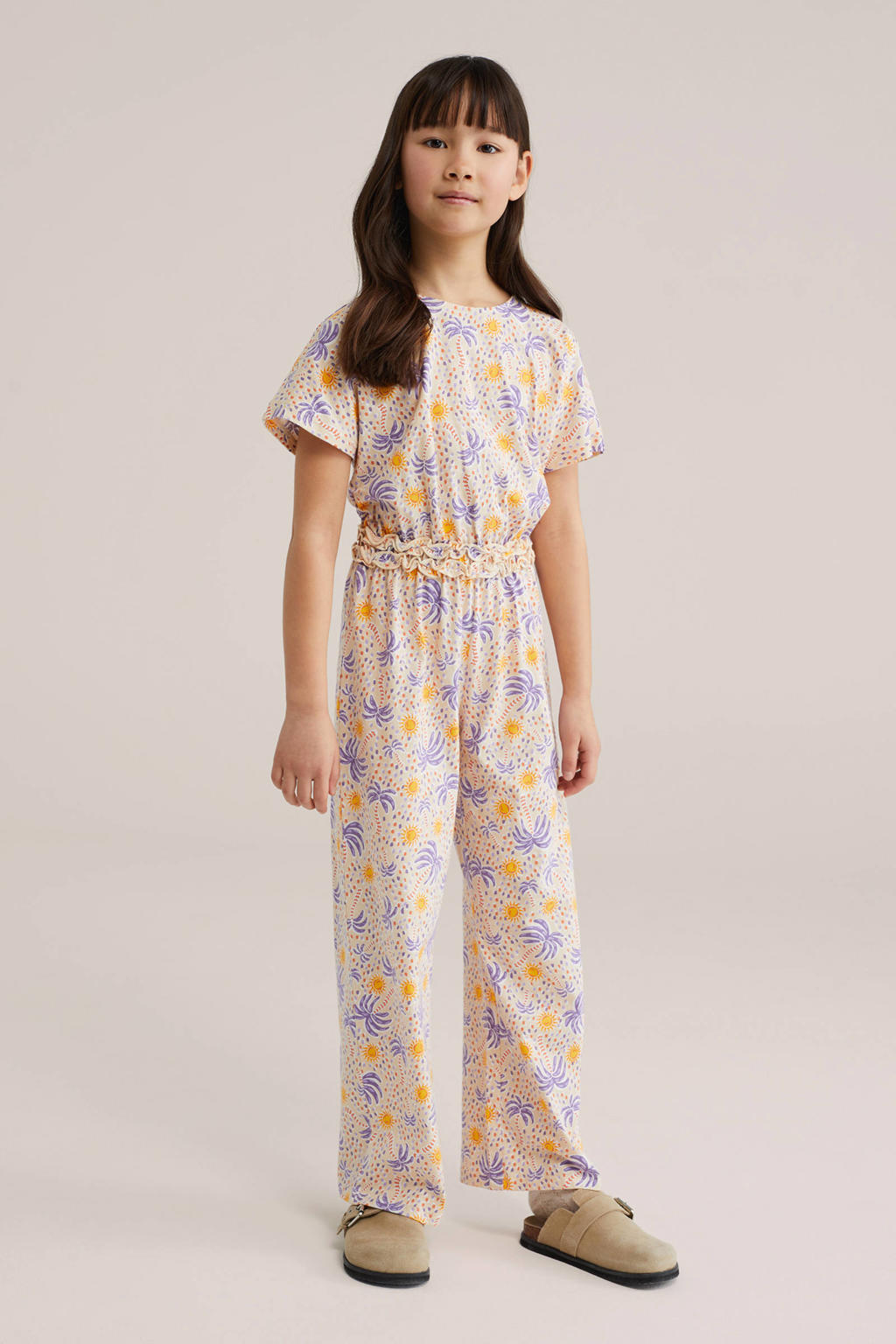 Beige meisjes WE Fashion jumpsuit van katoen met korte mouwen, ronde hals, knoopsluiting en elastische boord