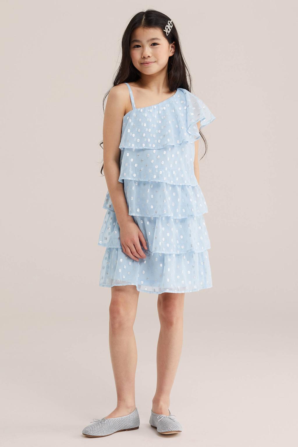 Lichtblauwe meisjes WE Fashion one shoulder jurk van polyester met effen, korte mouwen en glimmend detail
