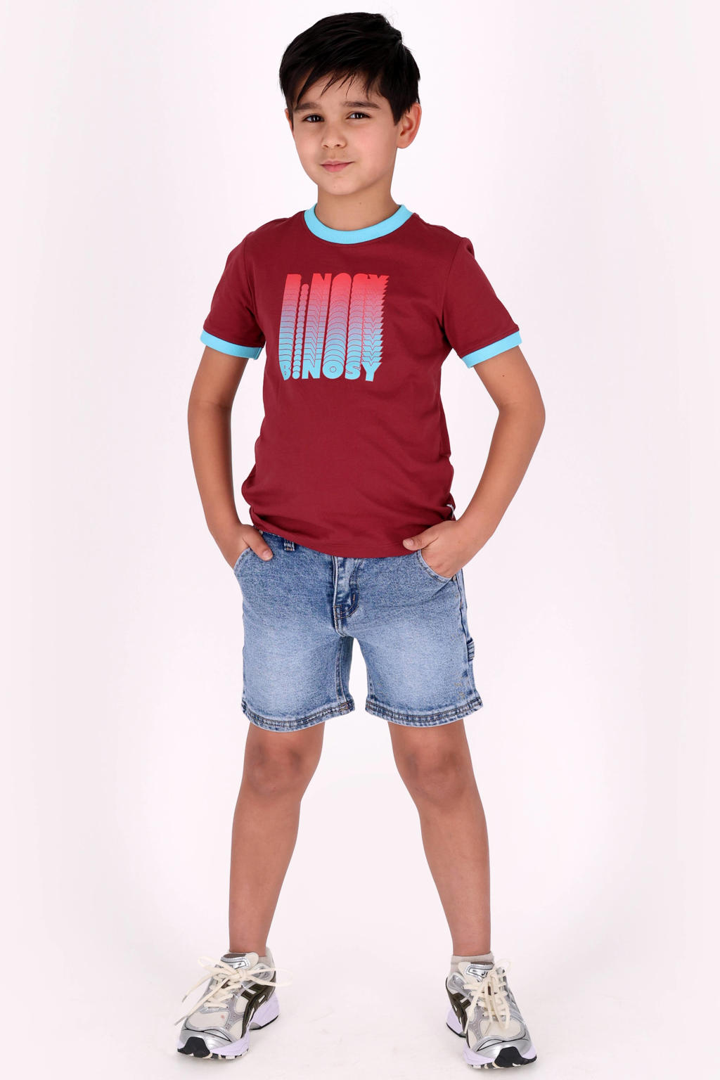 Donkerrood en lichtblauwe jongens B.Nosy T-shirt van katoen met printopdruk, korte mouwen, ronde hals en contrast bies