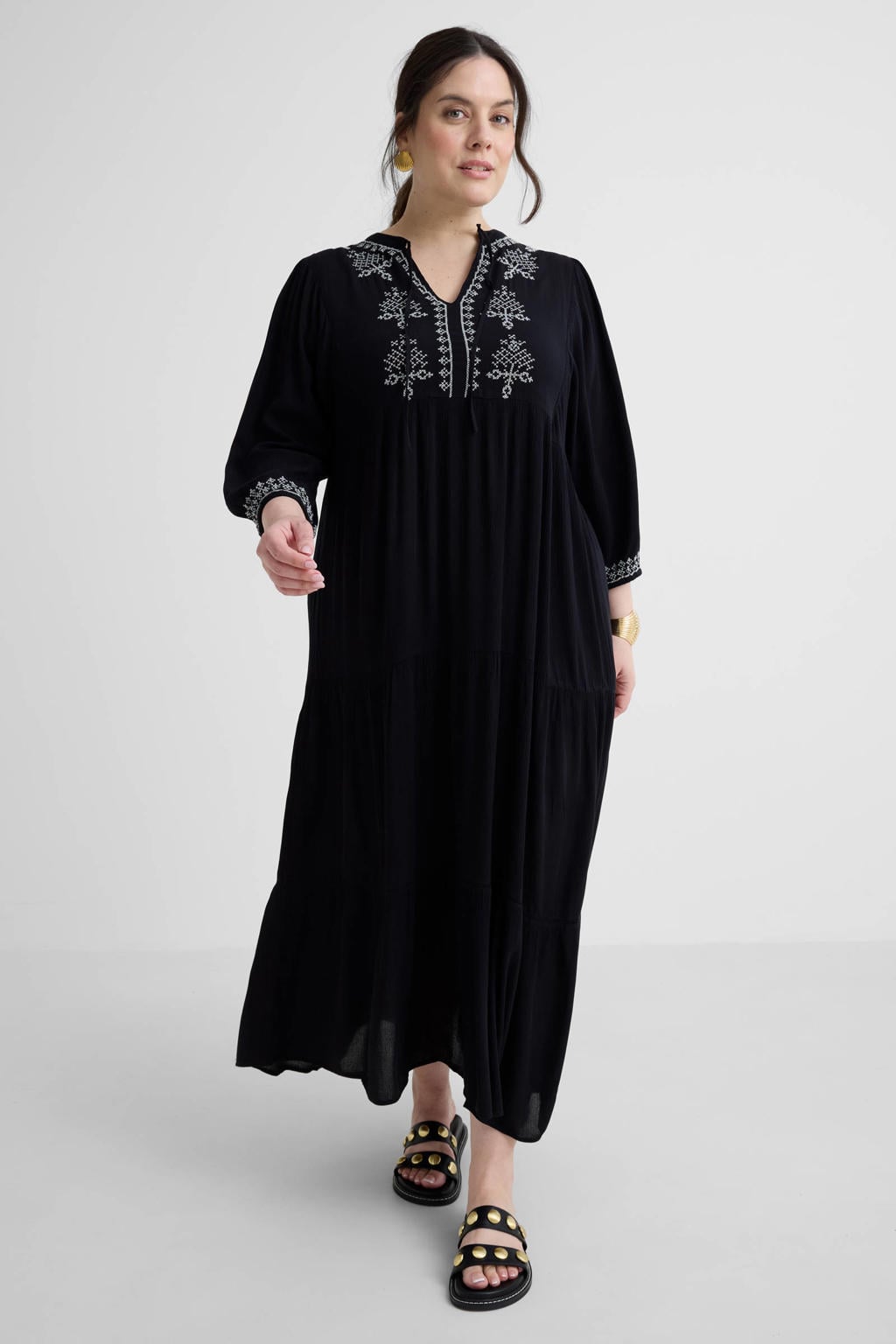 Zwarte dames Anytime crinkle maxi jurk van viscose met effen, driekwart mouwen, V-hals, striksluiting en borduursels