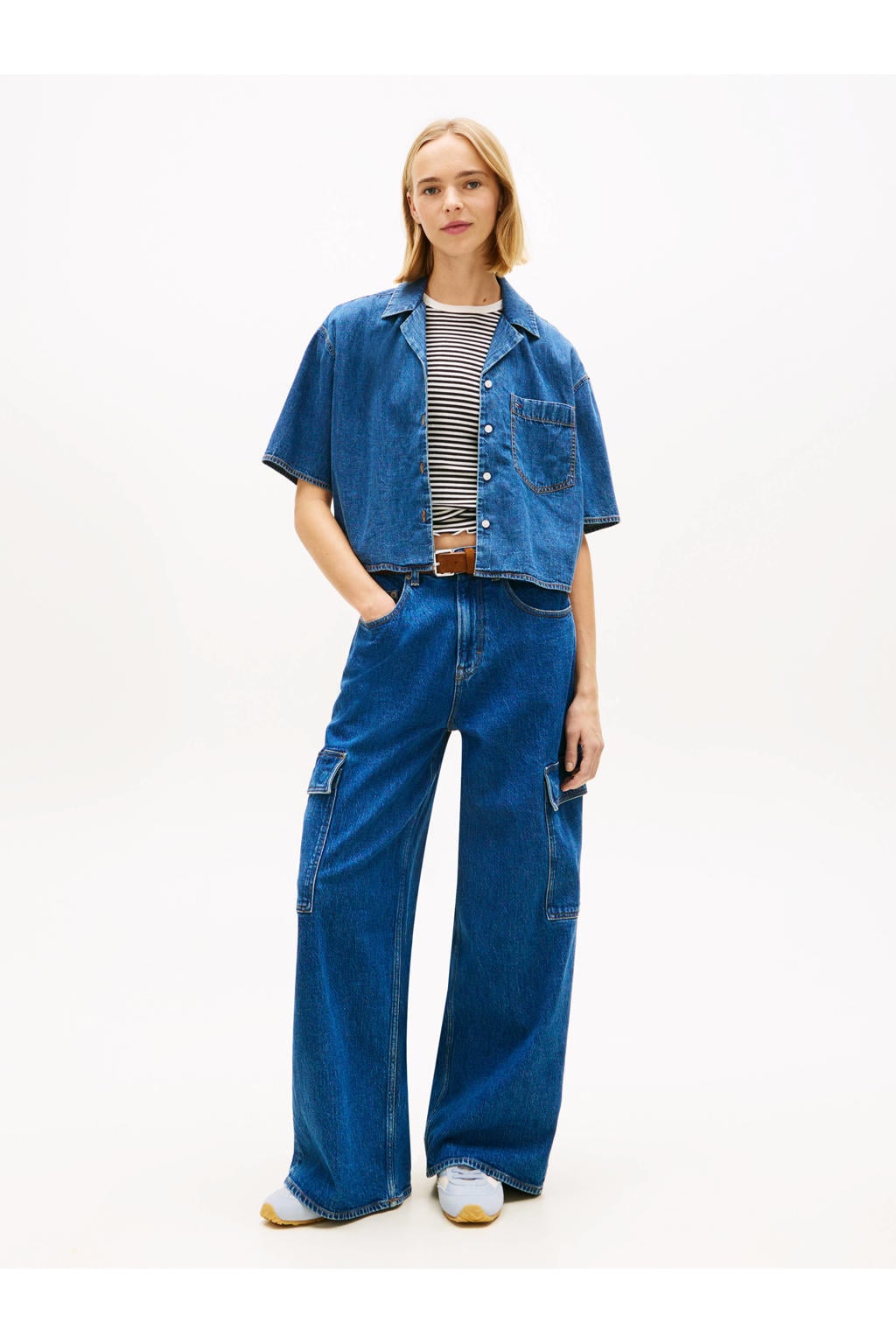 Medium blue denim dames Tommy Jeans blouse van denim met effen, korte mouwen, klassieke kraag en knoopsluiting
