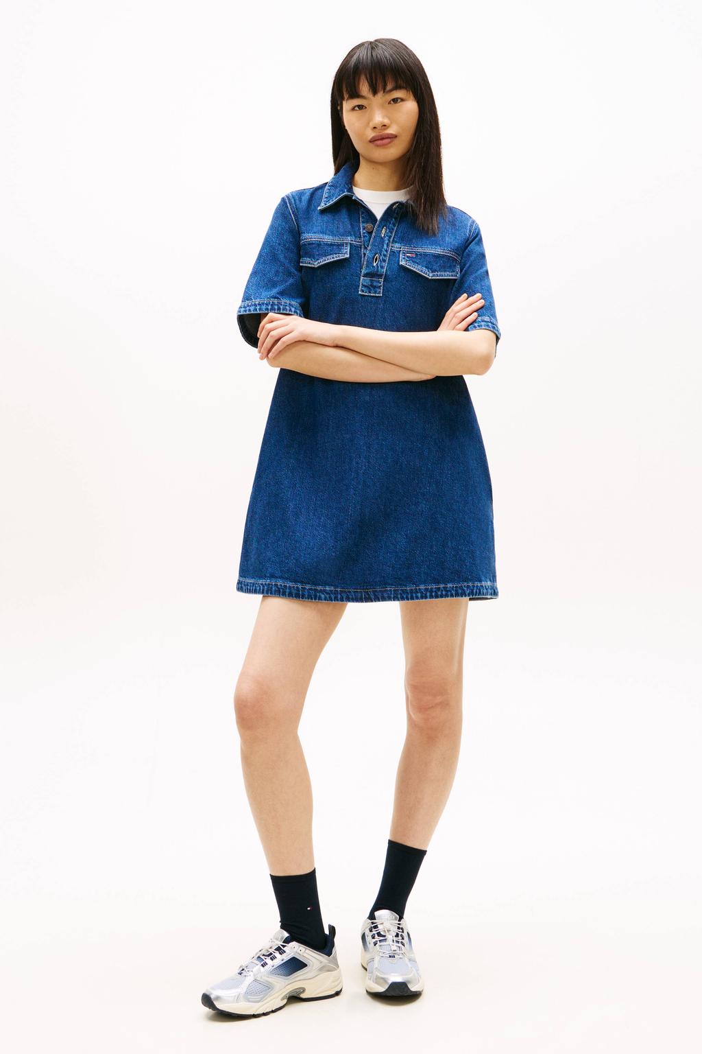 Medium blue denim dames Tommy Jeans spijkerjurk van denim met effen, korte mouwen en klassieke kraag
