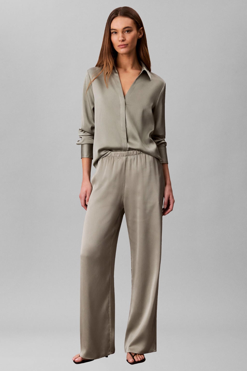 Grijsgroene dames Calvin Klein blouse groen van katoen met effen, lange mouwen, klassieke kraag en knoopsluiting