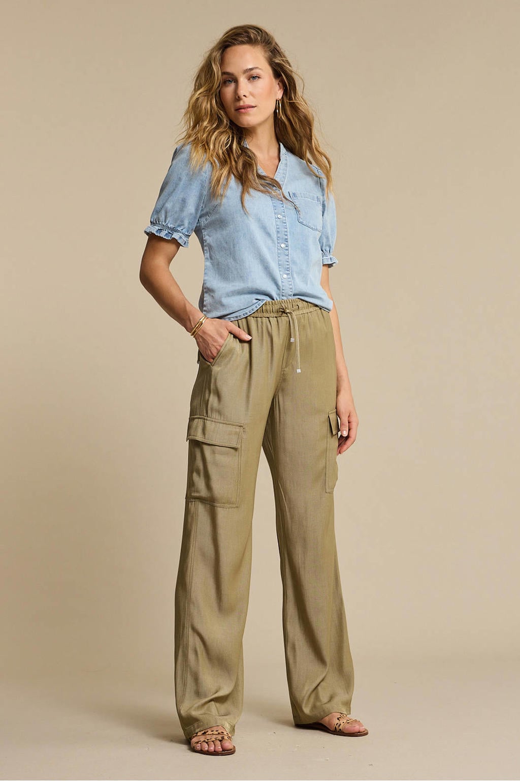 Light blue denim dames Red Button blouse van denim met effen, korte mouwen, klassieke kraag, knoopsluiting en geweven detail