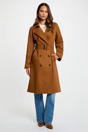 trenchcoat cognac
