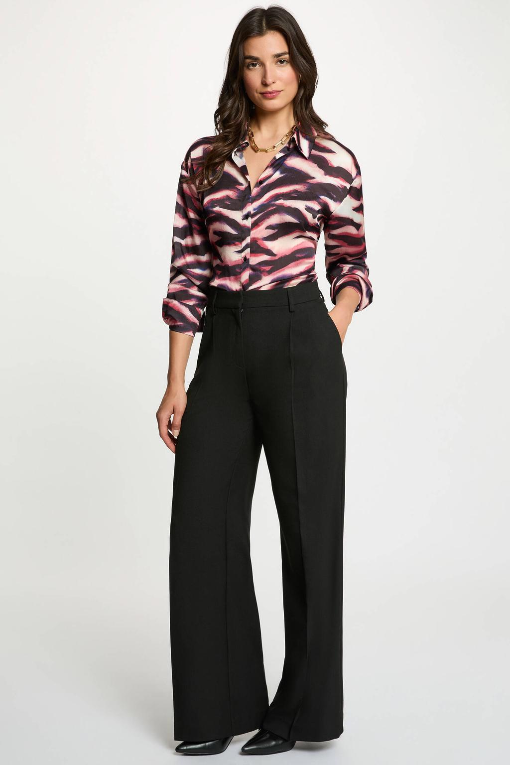 Zwart en roze dames Morgan blouse van polyester met dierenprint, lange mouwen, klassieke kraag en knoopsluiting