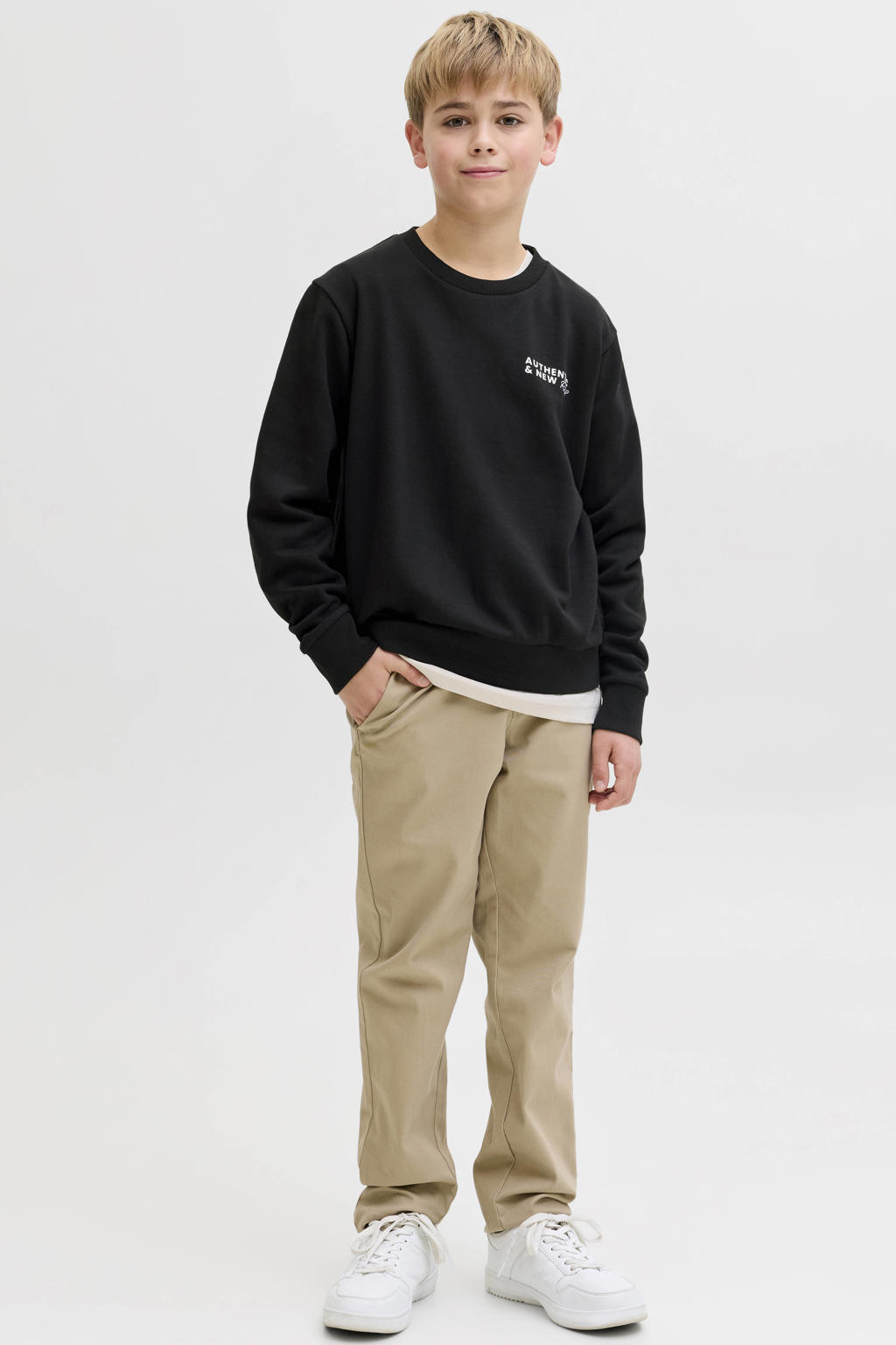 Zwarte jongens JJ REBEL JUNIOR sweater van polyester met backprint, lange mouwen, ronde hals en geribde boorden