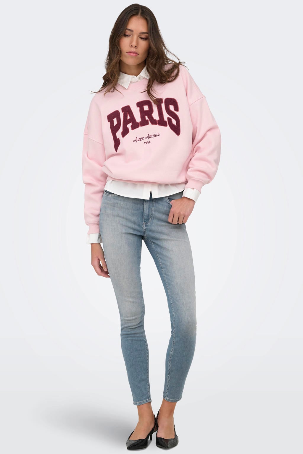 Lichtroze dames JDY sweater met tekst print, lange mouwen, ronde hals en borduursels