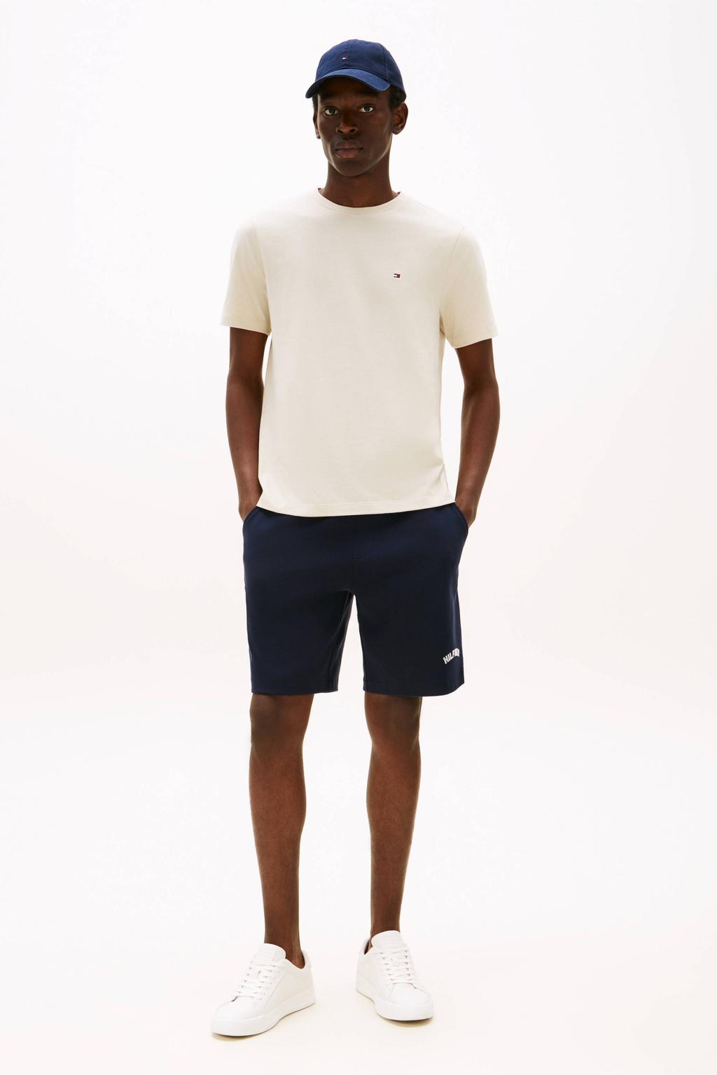 Ecru heren Tommy Hilfiger regular T-shirt van katoen met effen, korte mouwen en ronde hals
