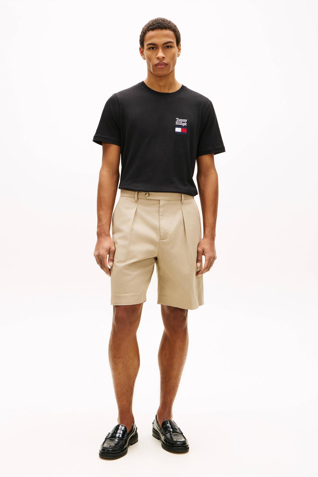 Zwarte heren Tommy Hilfiger regular T-shirt van katoen met logo dessin, korte mouwen en ronde hals