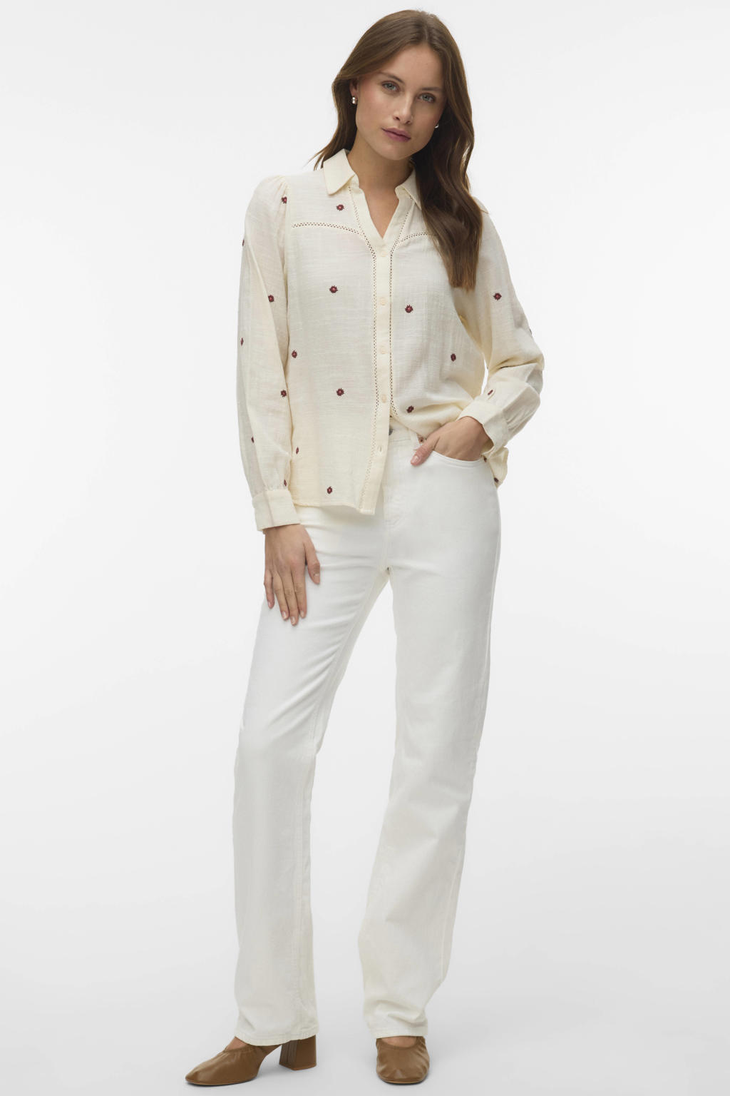 Ecru en rode dames VERO MODA gebloemde blouse van katoen met lange mouwen, klassieke kraag, knoopsluiting en borduursels