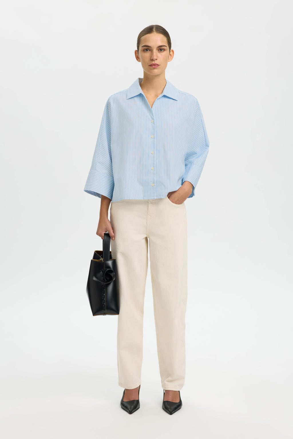 Lichtblauwe dames Selected blouse van katoen met krijtstreepprint, driekwart mouwen, klassieke kraag en knoopsluiting