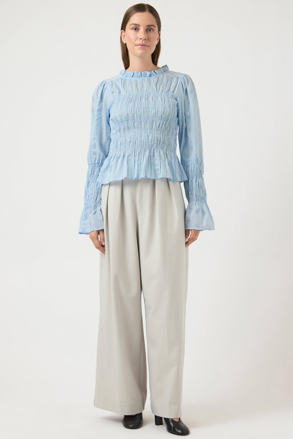 Lichtblauwe dames YAS top van viscose met effen, lange mouwen en striksluiting