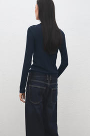 thumbnail: Donkerblauwe dames Mango top van polyester met effen, lange mouwen en ronde hals