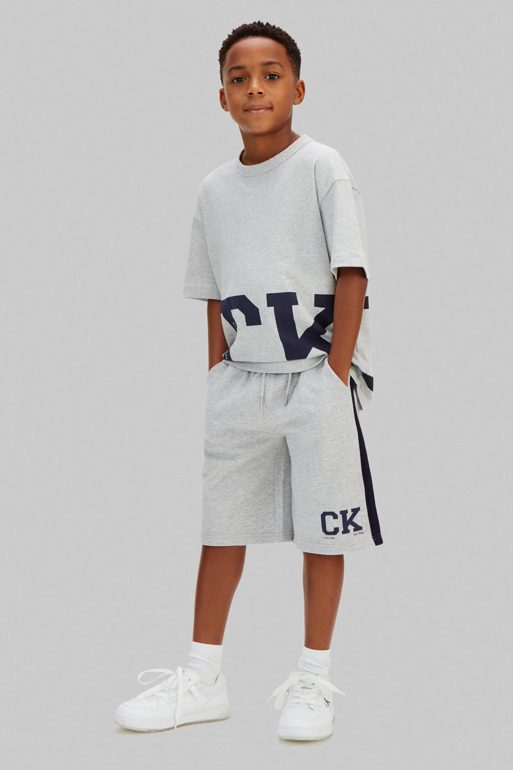Grijs melange jongens Calvin Klein relaxed sweatshort melange met elastische tailleband met koord