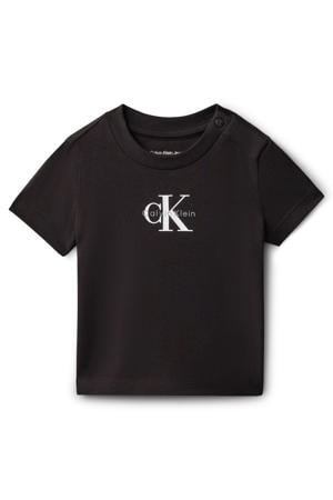T-shirt + korte broek zwart