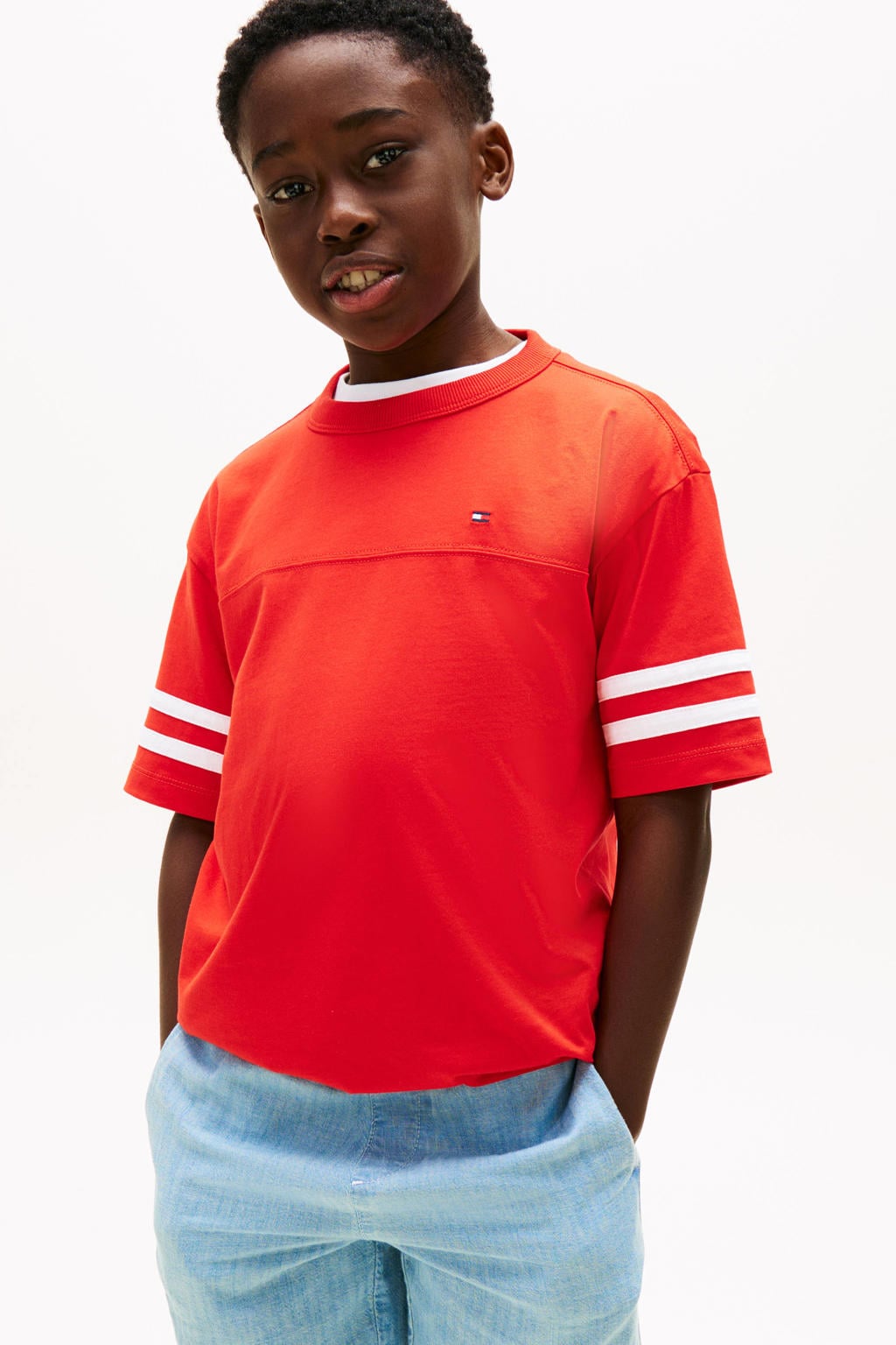 Rood en witte jongens Tommy Hilfiger T-shirt van katoen met meerkleurige print, korte mouwen en ronde hals
