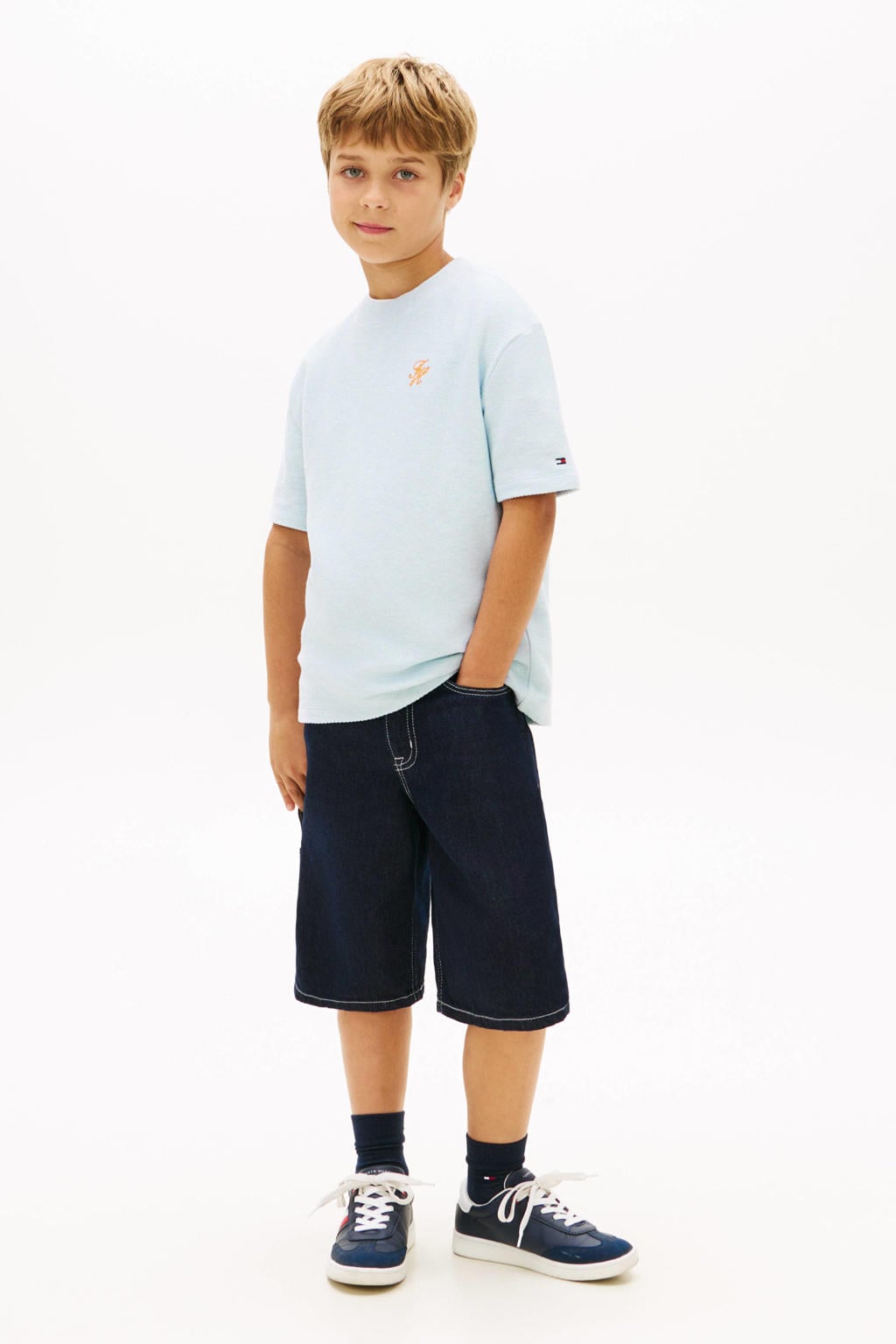 Lichtblauwe jongens Tommy Hilfiger T-shirt van katoen met printopdruk, korte mouwen, ronde hals en borduursels