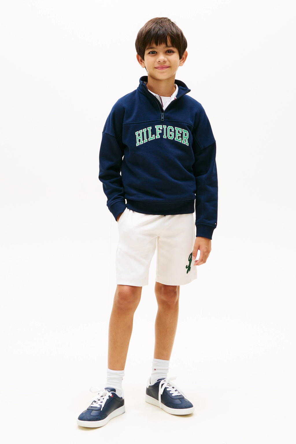Donkerblauwe jongens Tommy Hilfiger sweater met logo dessin, lange mouwen, opstaande kraag en halve rits