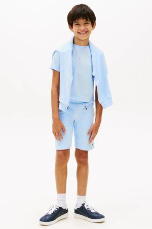 T-shirt + korte broek lichtblauw