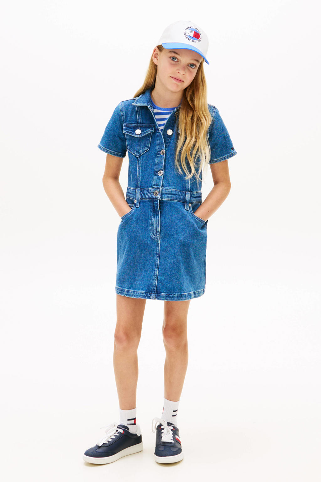 Medium blue denim meisjes Tommy Hilfiger spijkerjurk van denim met effen, korte mouwen en klassieke kraag