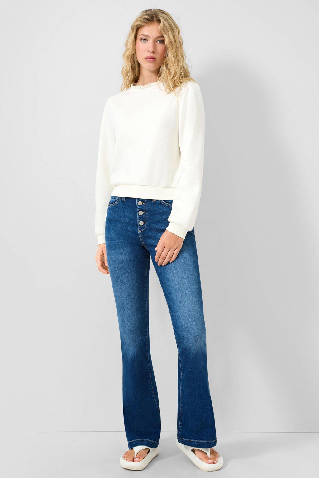 Ecru dames QS sweater met effen, lange mouwen, opstaande kraag en ruches