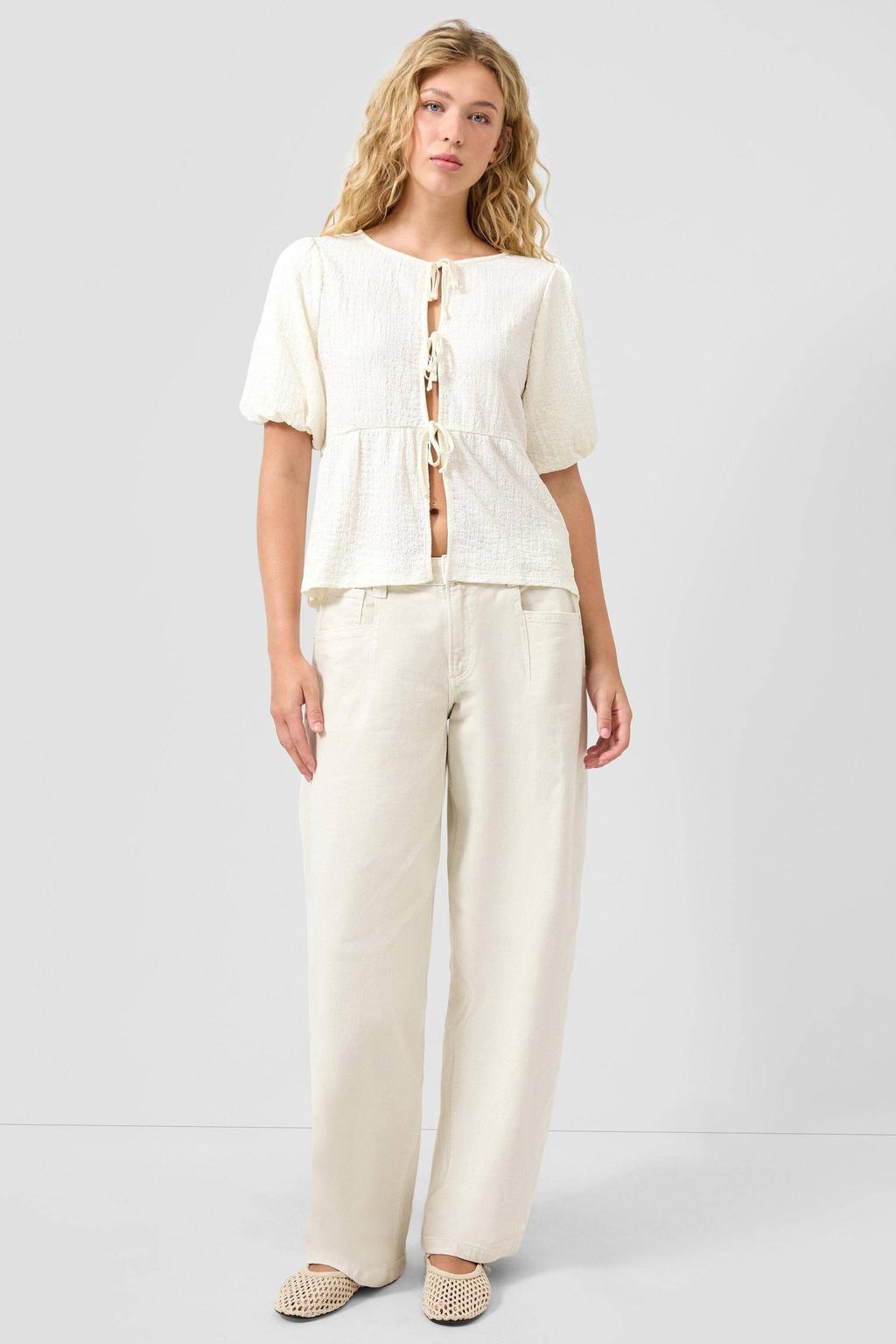 Ecru dames QS blousetop van polyester met effen, korte mouwen, ronde hals en crinkle cotton