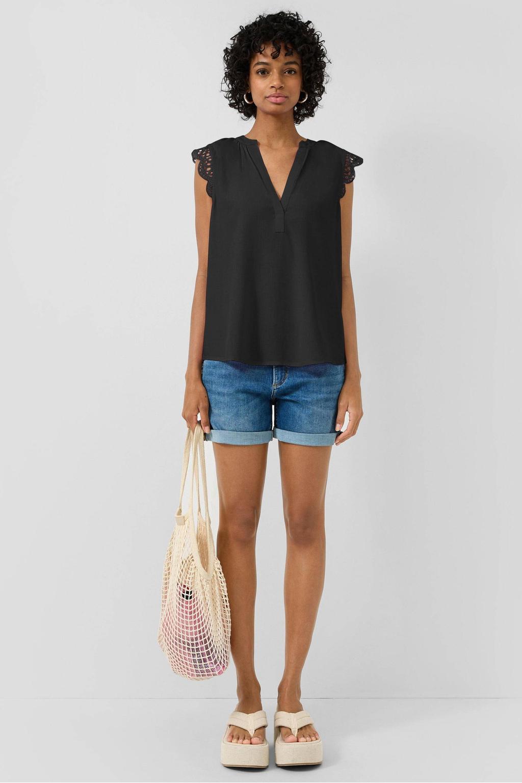 Zwarte dames QS top van viscose met effen, V-hals en kant