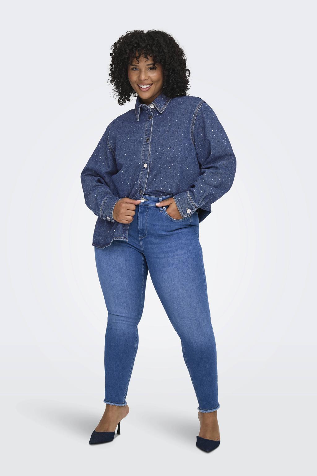 Medium blue denim dames ONLY CARMAKOMA skinny jeans van denim met regular waist, rits- en knoopsluiting en effen