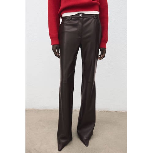 Mango imitatieleren regular waist flared broek donkerbruin afbeelding