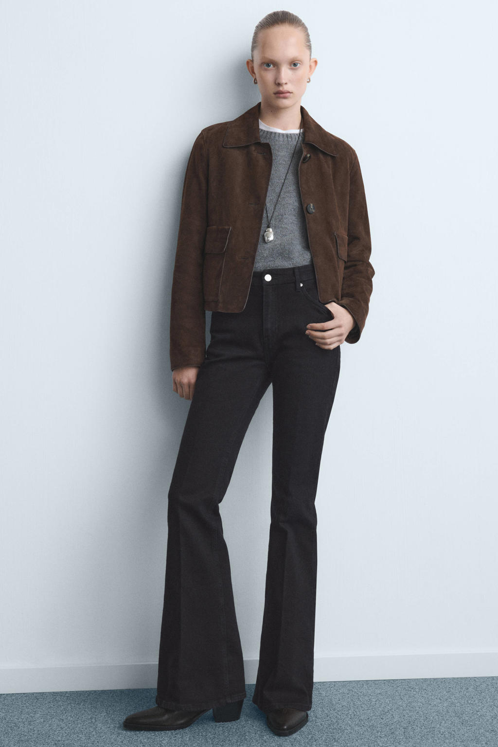 Black denim dames Mango flared jeans black van denim met regular waist, rits- en knoopsluiting en effen