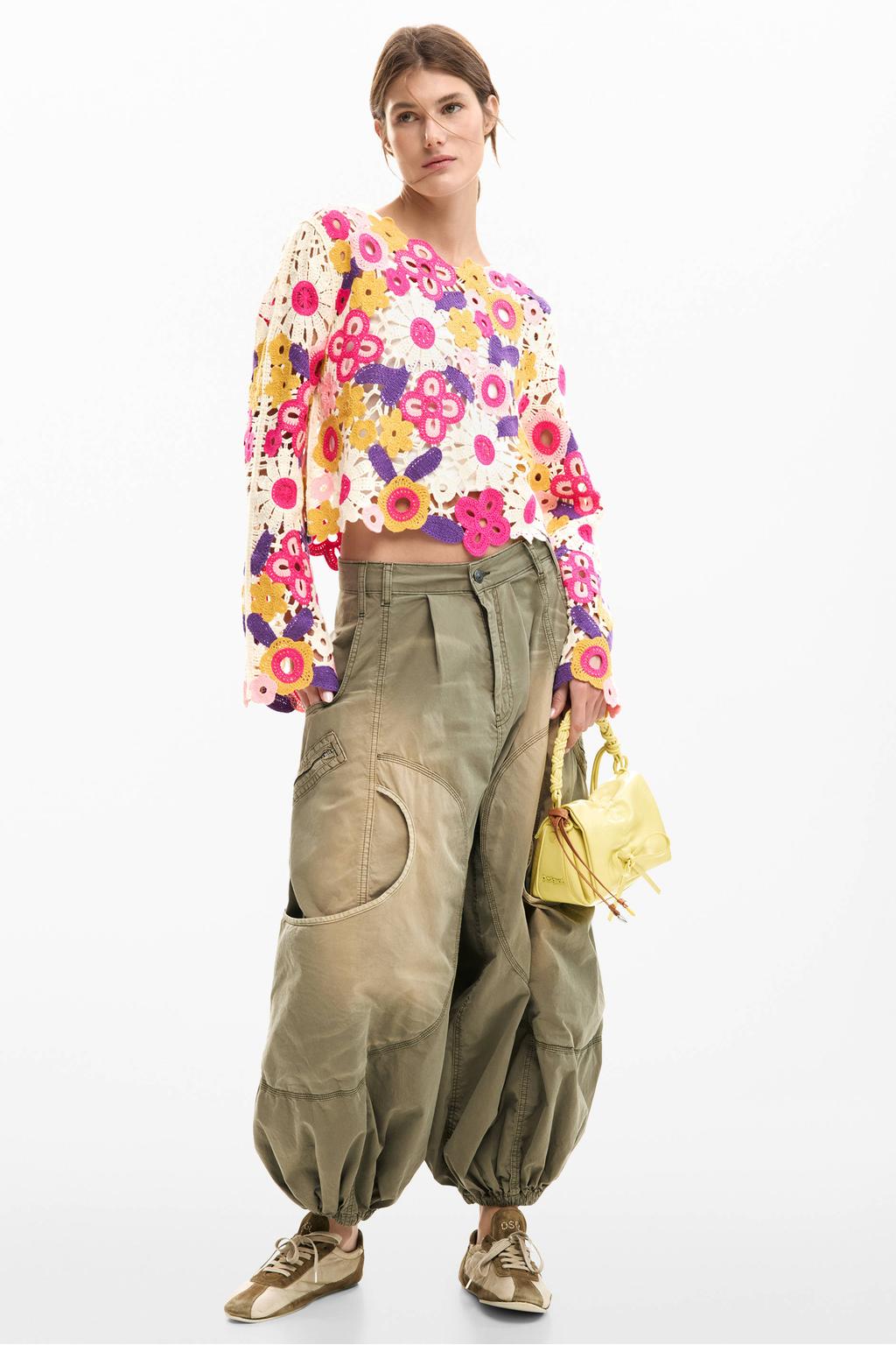 Roze dames Desigual gebloemde cropped trui gehaakt van katoen met lange mouwen en boothals