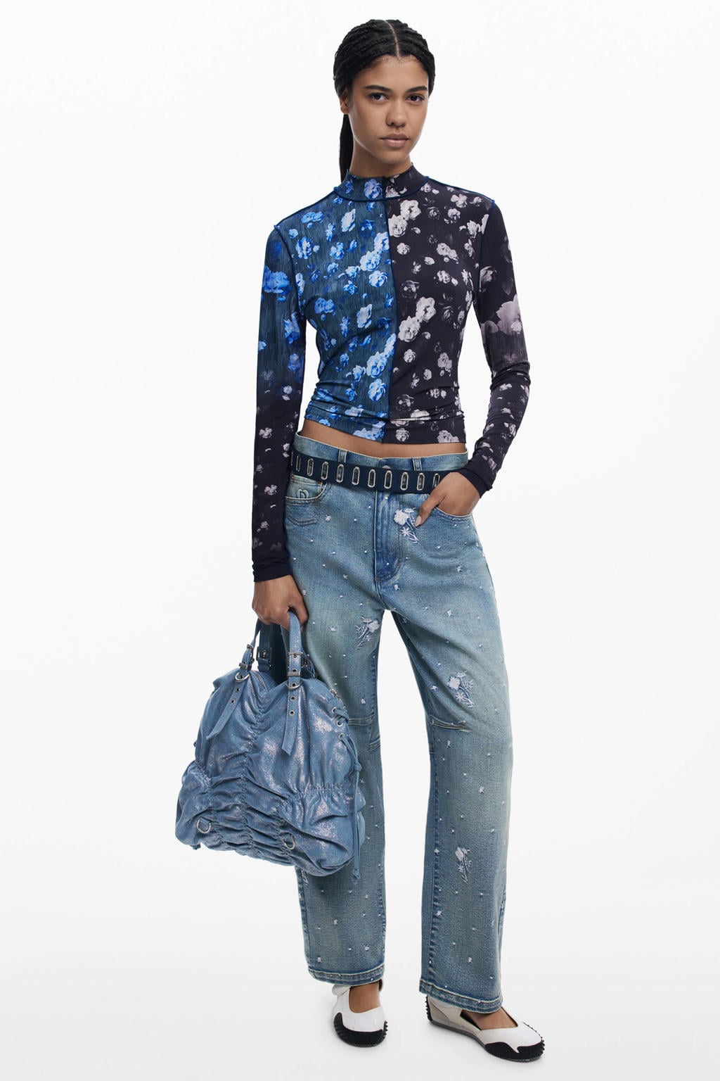 Zwart en blauwe dames Desigual gebloemde top van viscose met lange mouwen